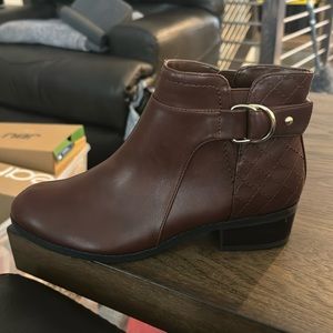 Dakota Chase women’s brown bootie.